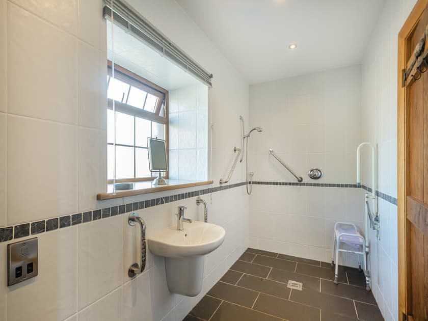 Bathroom | Siambr - Parc Wernol Cottages, Chwilog, near Pwllheli