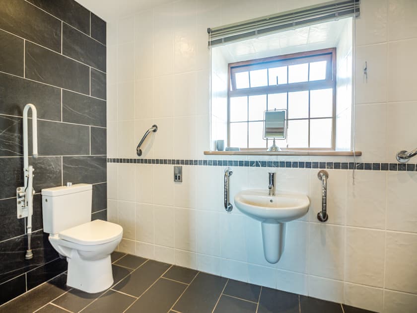 Bathroom | Siambr - Parc Wernol Cottages, Chwilog, near Pwllheli