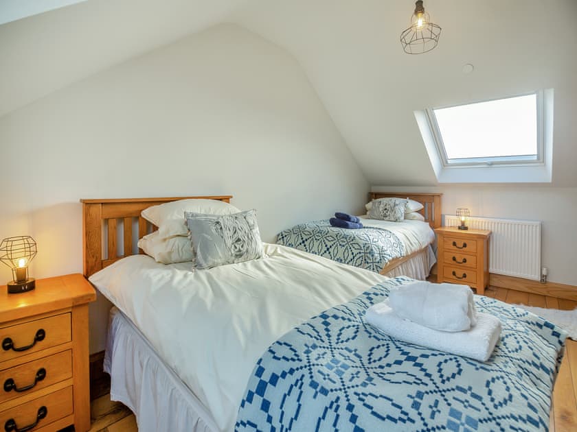 Twin bedroom | Deri - Parc Wernol Cottages, Chwilog, near Pwllheli