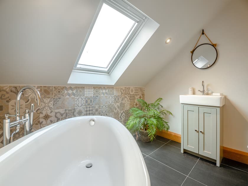 Bathroom | Deri - Parc Wernol Cottages, Chwilog, near Pwllheli