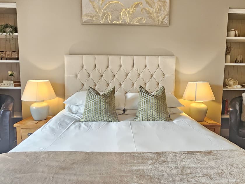 Double bedroom | Balmore Farmhouse, Scaniport, near Inverness