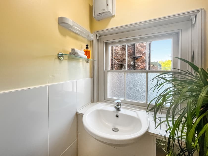 Bathroom | The Knights Apartment, Eastbridge Hospital - Eastbridge Canterbury, Canterbury