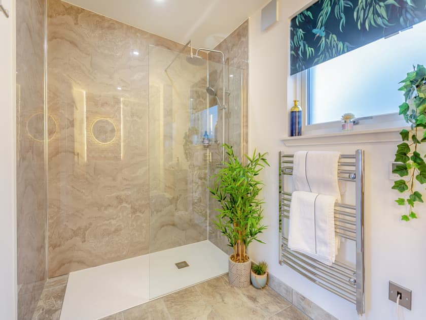 Bathroom | Kimcraigan Lodge, Lochend