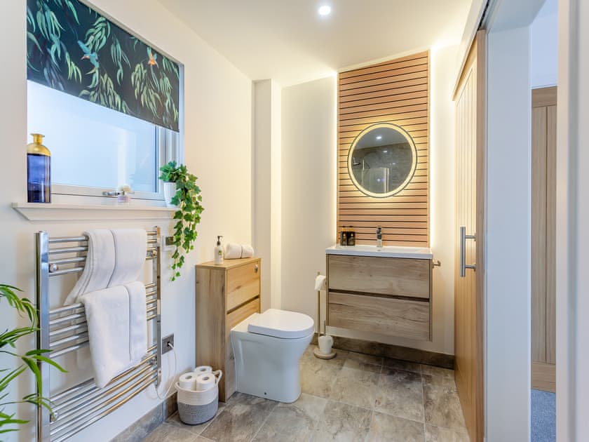 Bathroom | Kimcraigan Lodge, Lochend