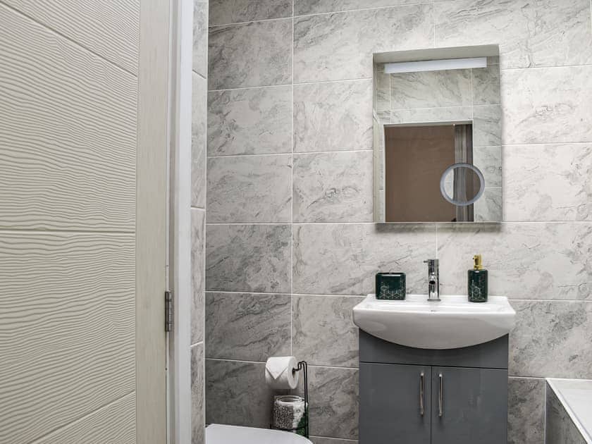Bathroom | The Stables, Woodlands