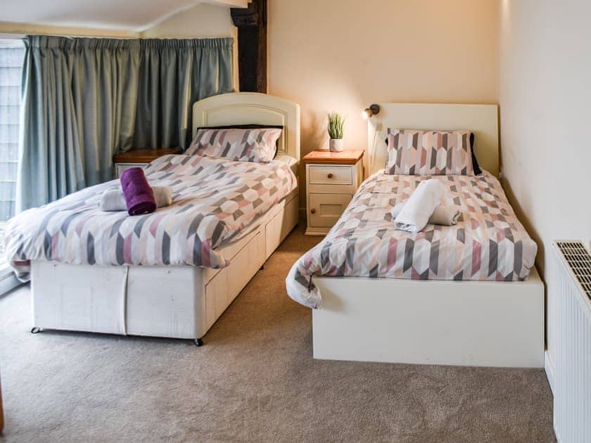 Twin bedroom | The Pool House - Waterloo Place, Tibenham