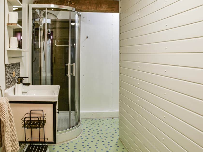 Bathroom | The Pool House - Waterloo Place, Tibenham
