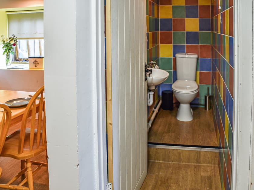 Bathroom | The Pool House - Waterloo Place, Tibenham