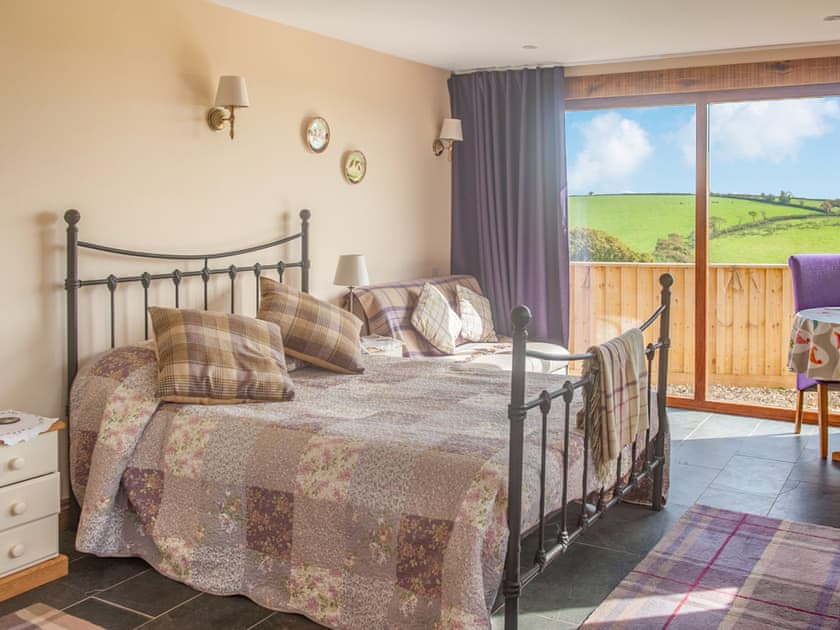 Double bedroom | The Retreat - Frankaborough Farm Cottages, Lifton