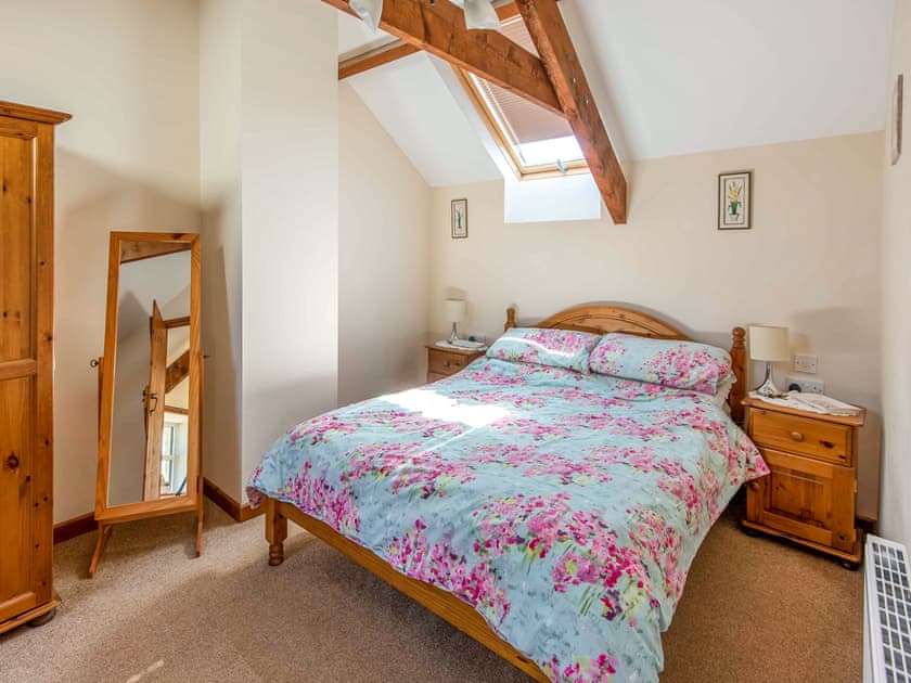 Double bedroom | The Old Shippen - Frankaborough Farm Cottages, Lifton