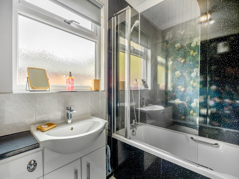 Bathroom | George Lodge - Birchdale Lodges & Alpaca’s, Norton Disney, near Lincoln