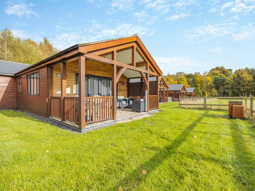 Cabin style holiday cottage | Humphrey-Basil Lodge - Birchdale Lodges & Alpaca’s, Norton Disney, near Lincoln