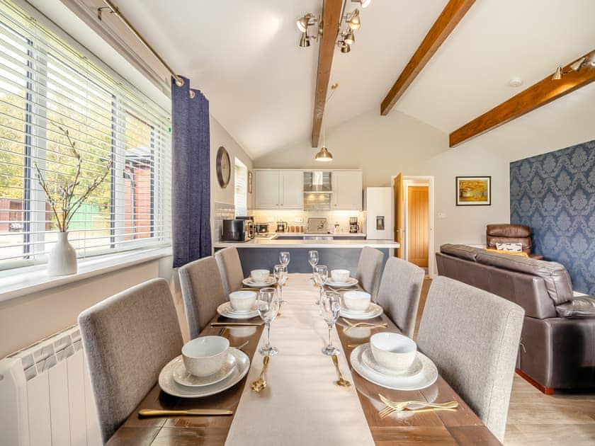 Delightfully light and airy living space | Humphrey-Basil Lodge - Birchdale Lodges & Alpaca’s, Norton Disney, near Lincoln