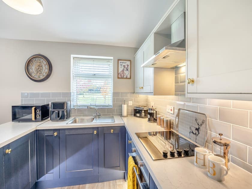 Well-appointed kitchen area with breakfast bar | Humphrey-Basil Lodge - Birchdale Lodges & Alpaca’s, Norton Disney, near Lincoln