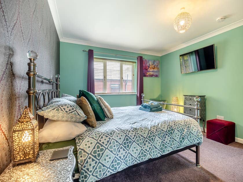 Warm and welcoming double bedroom | Humphrey-Basil Lodge - Birchdale Lodges & Alpaca’s, Norton Disney, near Lincoln