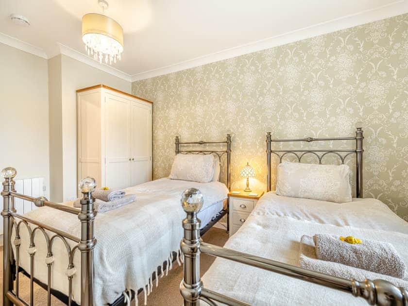 Relaxing twin bedded room | Humphrey-Basil Lodge - Birchdale Lodges & Alpaca’s, Norton Disney, near Lincoln