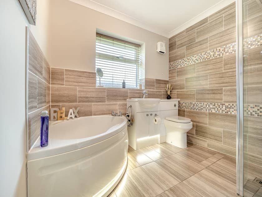 Gorgeous bathroom with shower cubicle and corner bath | Humphrey-Basil Lodge - Birchdale Lodges & Alpaca’s, Norton Disney, near Lincoln
