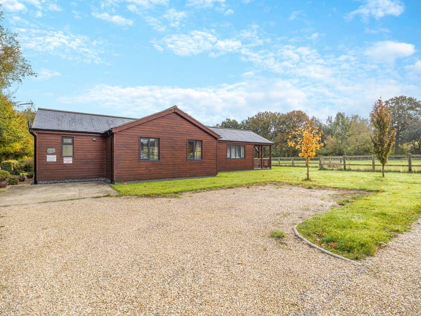 Cabin-style holiday cottage with dedicated parking area | Humphrey-Basil Lodge - Birchdale Lodges & Alpaca’s, Norton Disney, near Lincoln