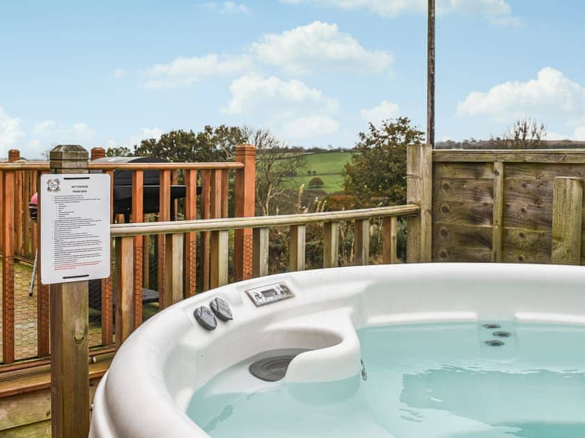 Hot tub | Haul Y Bore - Blaenplwyf Shire Pods, Lampeter Cambrian mountains