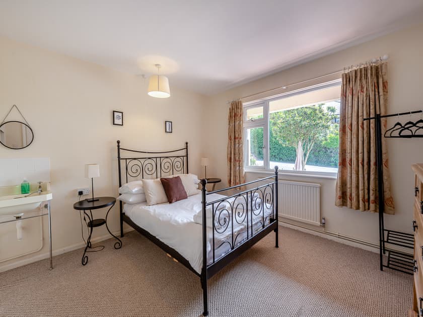 Double bedroom | Tara, Kingsbridge