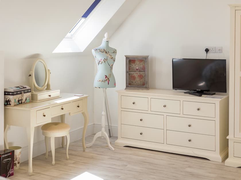 Twin bedroom | Hampton House, Freshwater