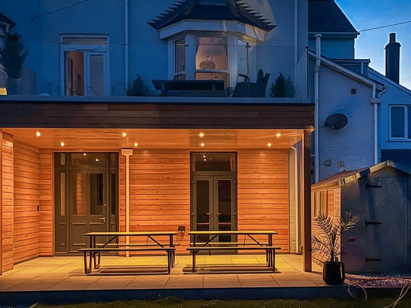 Sitting-out-area | Hampton House, Freshwater