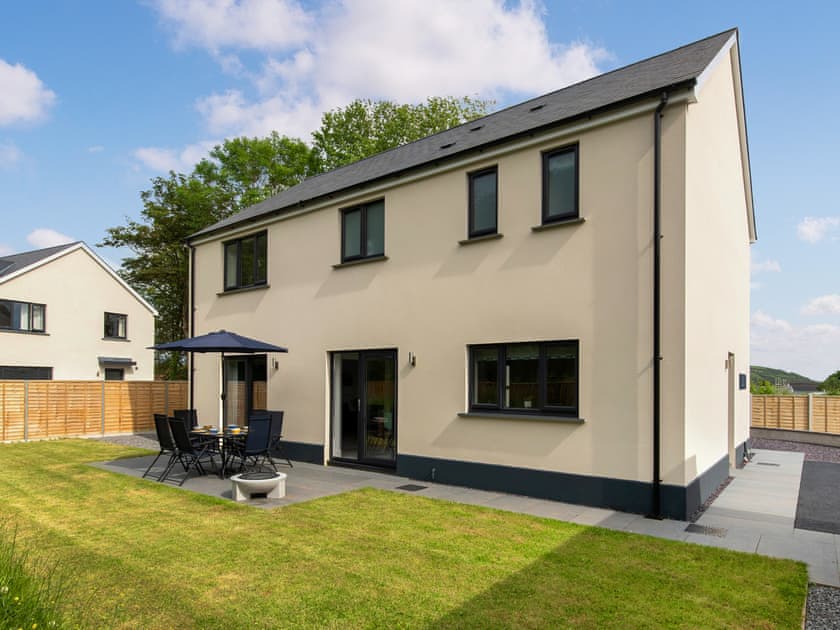 Exterior | Cockleshell, Llansteffan