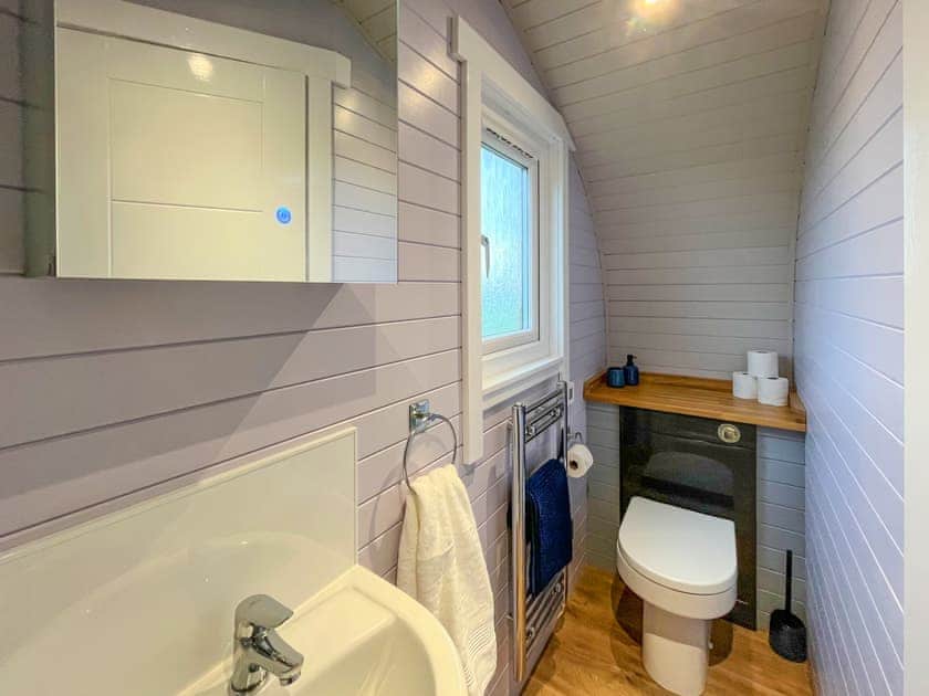 Bathroom | Coo Pod - Newton Of Inshewan Farm Pods, Forfar