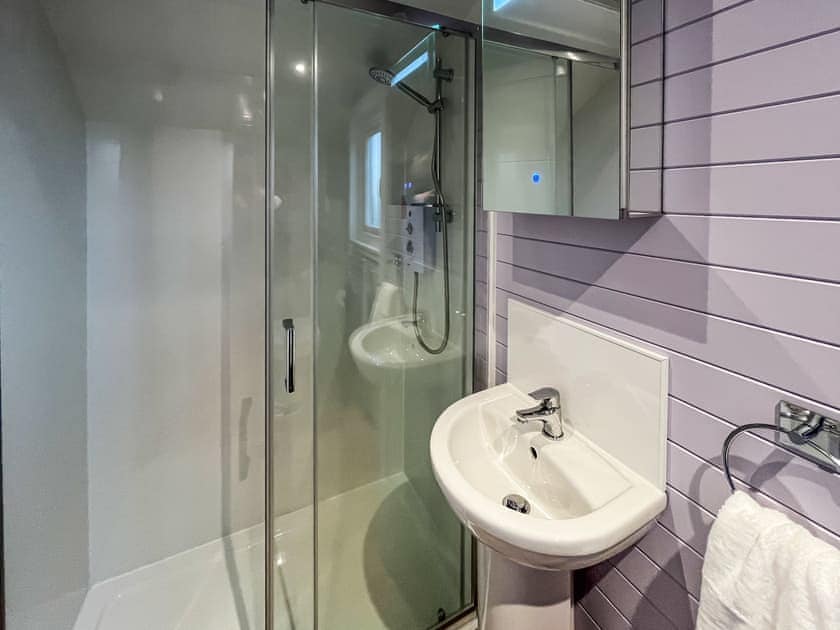 Bathroom | Coo Pod - Newton Of Inshewan Farm Pods, Forfar