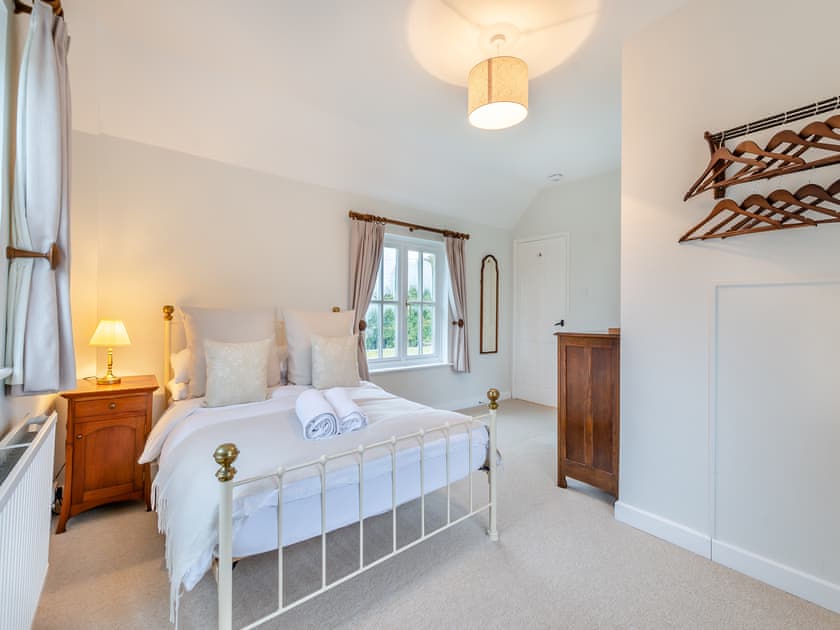 Double bedroom | Stablehurst Cottage, East Grinstead