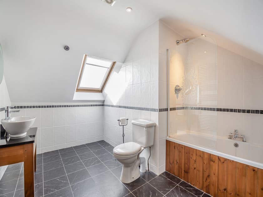 Bathroom | Daflod - Parc Wernol Cottages, Chwilog, near Pwllheli