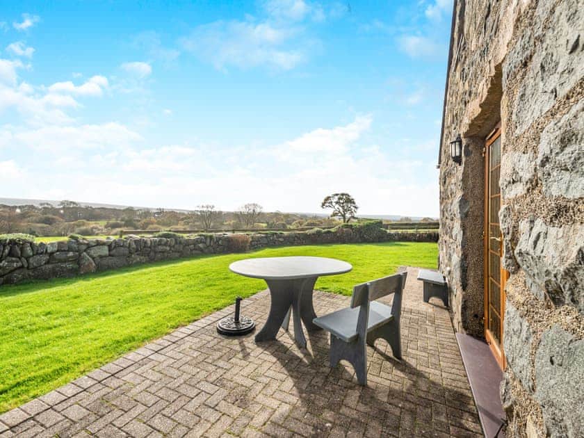 Sitting-out-area | Daflod - Parc Wernol Cottages, Chwilog, near Pwllheli
