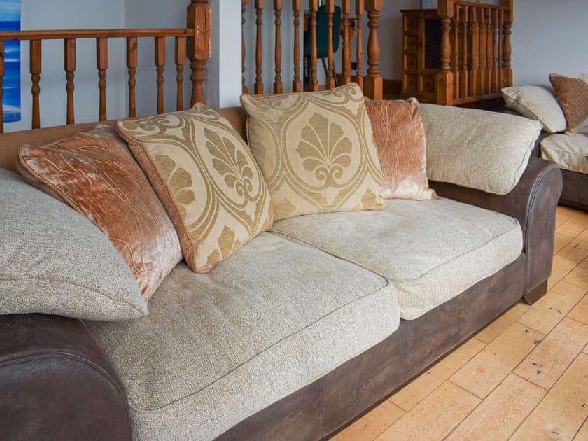 King size bedroom with sea views and ensuite bathroom | Bayview Cottage, Penzance