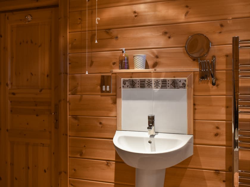 Bathroom | Bluebell - Lowfield Log Cabins, Staintondale near Scarborough