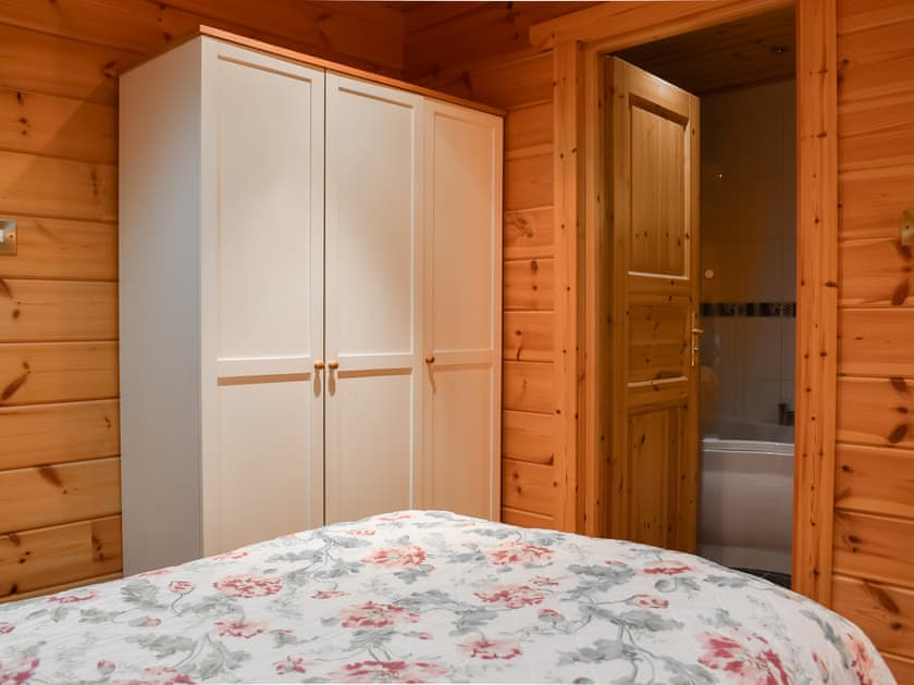 Twin bedroom | Foxglove - Lowfield Log Cabins, Staintondale near Scarborough