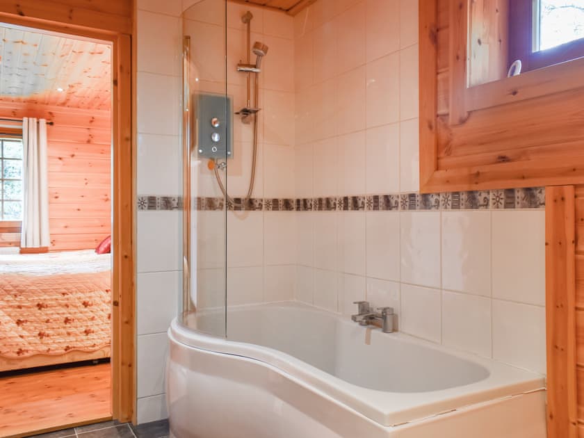 Bathroom | Foxglove - Lowfield Log Cabins, Staintondale near Scarborough
