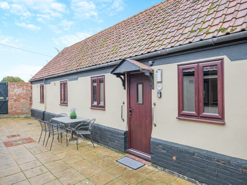 Exterior | Swallow - Birds Farm Holidays, Colchester