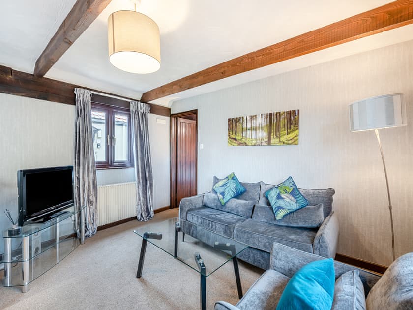 Living room/dining room | Swallow - Birds Farm Holidays, Colchester