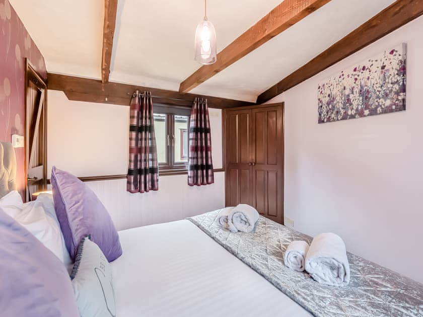 Double bedroom | Swallow - Birds Farm Holidays, Colchester