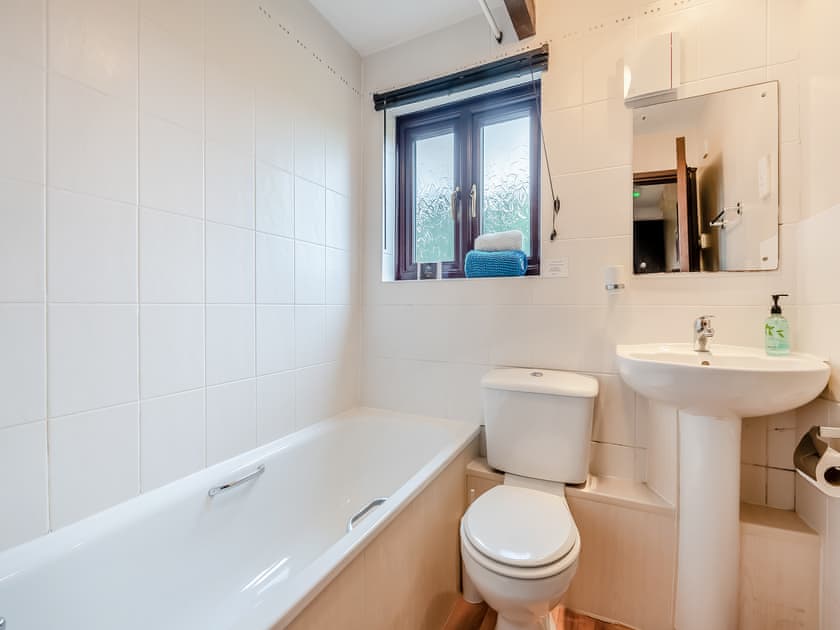 Bathroom | Swallow - Birds Farm Holidays, Colchester