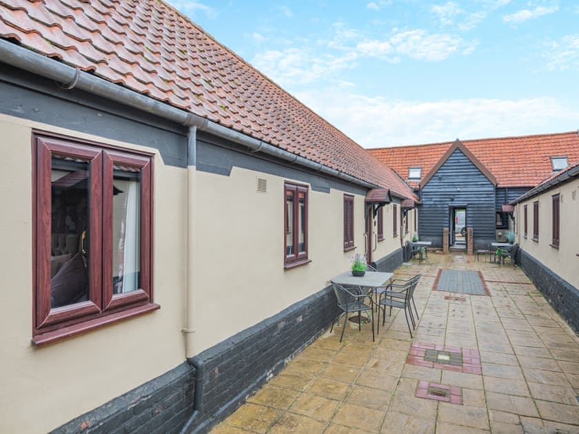 Exterior | Swallow - Birds Farm Holidays, Colchester