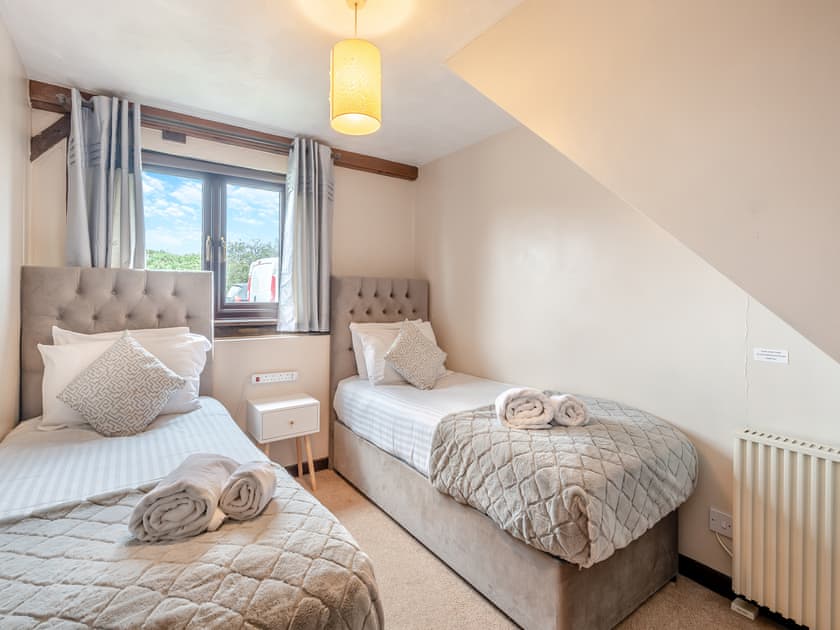 Twin bedroom | Plover - Birds Farm Holidays, Colchester