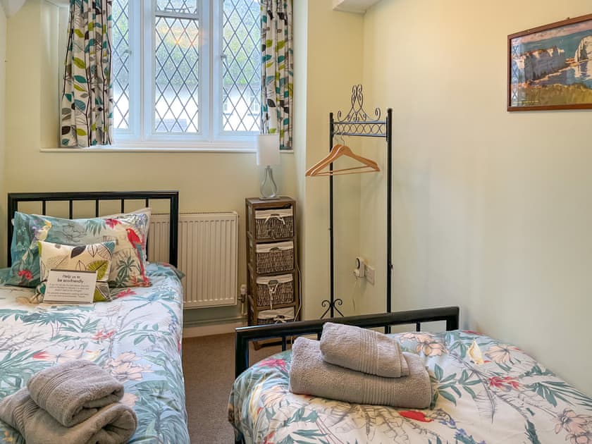 Twin bedroom | Old School, Dorchester
