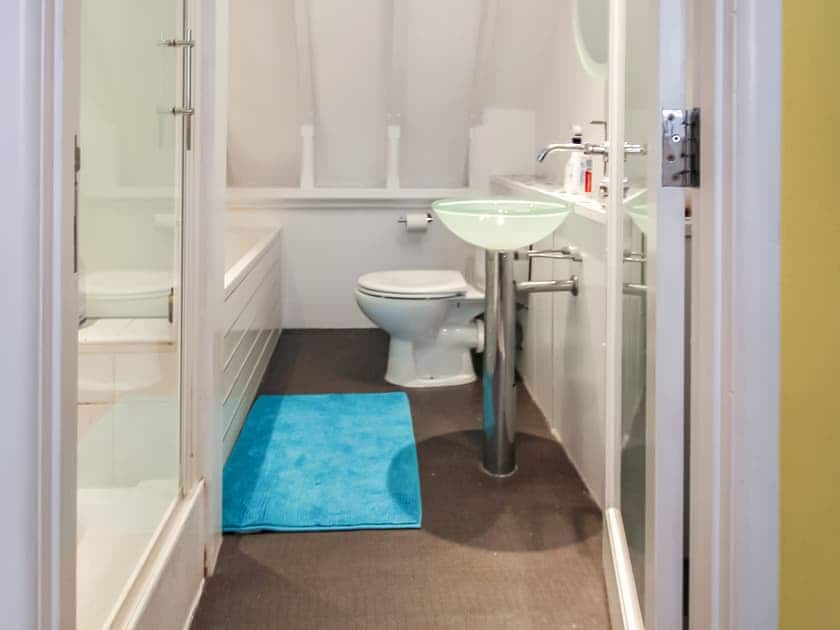 Bathroom | Old School, Dorchester
