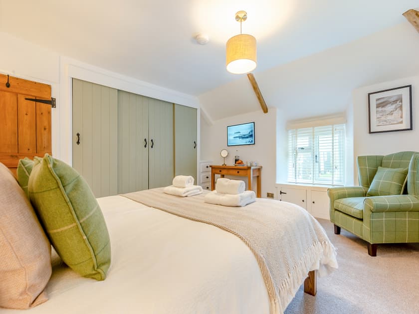 Double bedroom | Deviock Farm House, Downderry