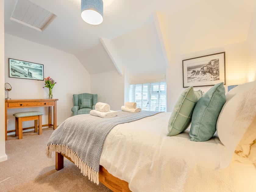 Double bedroom | Deviock Farm House, Downderry