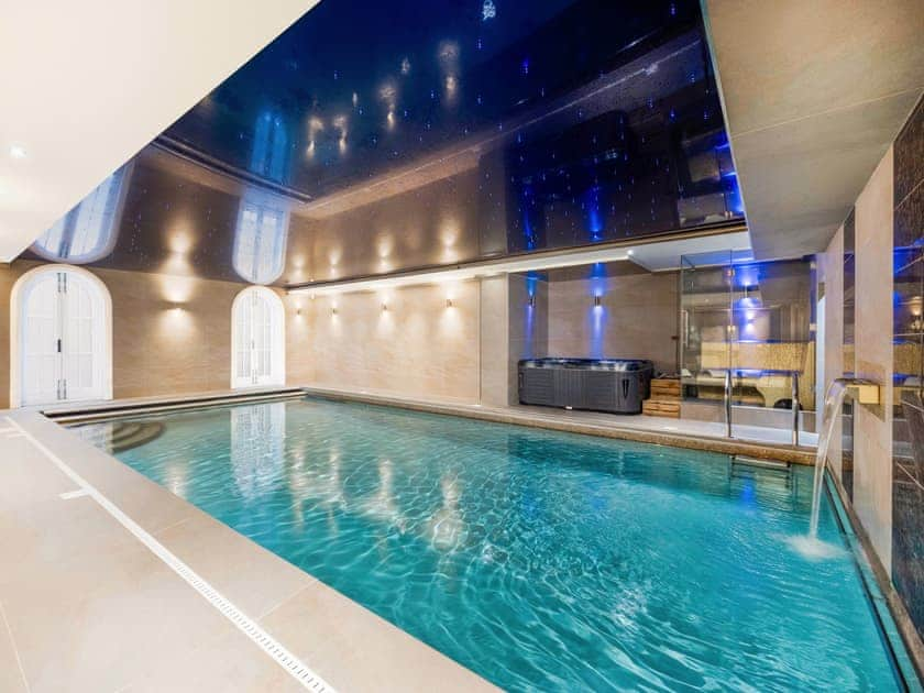 Swimming pool | The Essex Mansion - Barn House and Mansion, Romford