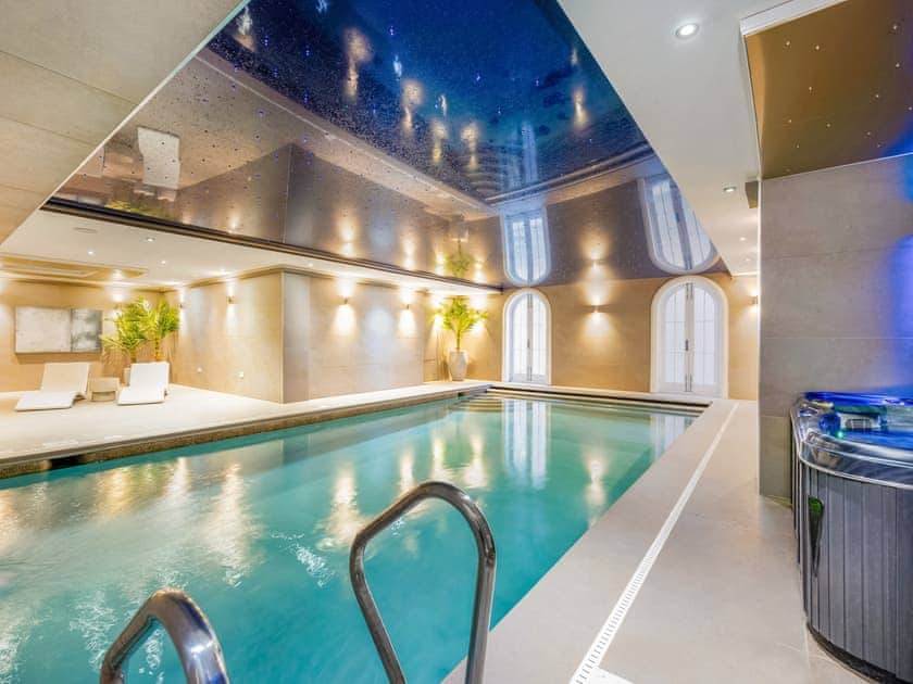 Swimming pool | The Essex Mansion - Barn House and Mansion, Romford