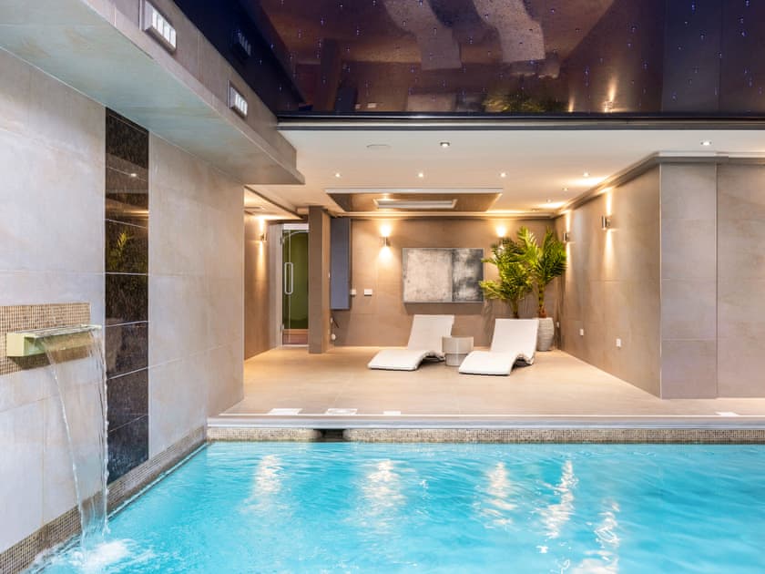 Swimming pool | The Essex Mansion - Barn House and Mansion, Romford