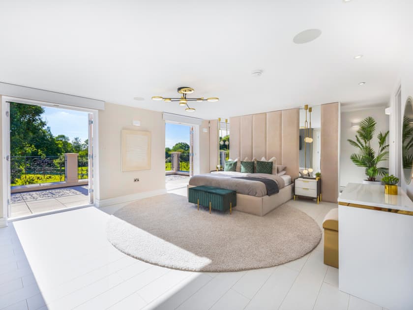 Double bedroom | The Essex Mansion - Barn House and Mansion, Romford